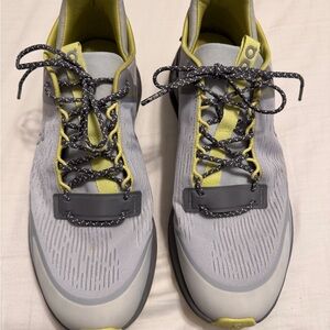 On Running Gray and Yellow Athletic Shoes with Modern Design